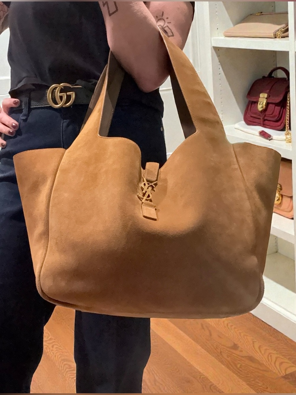 Saint Laurent Le 5 a 7 suede tote authentic
Brand new. Perfect condition. - Picture 7 of 7
